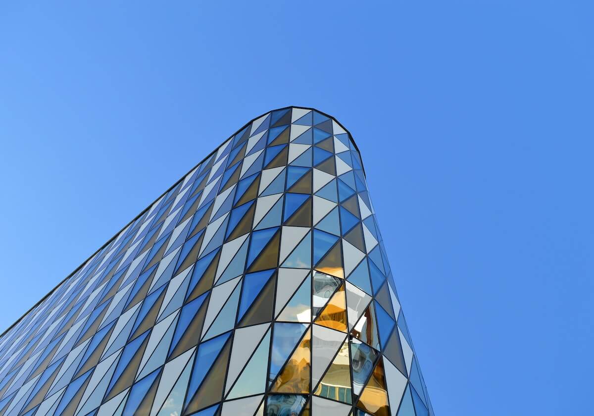 西甲爆大冷!9人皇马0-2竟不敌保级队!阿隆索怒批:裁判故意针对